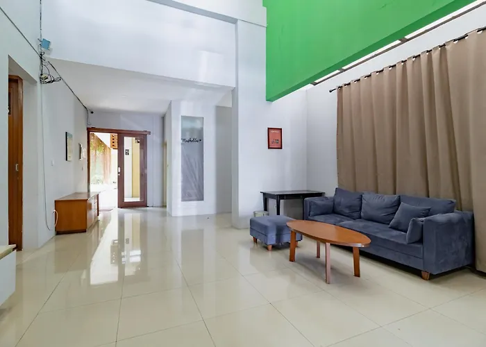 Reddoorz Plus Near Cilandak Town Square 2 Jakarta